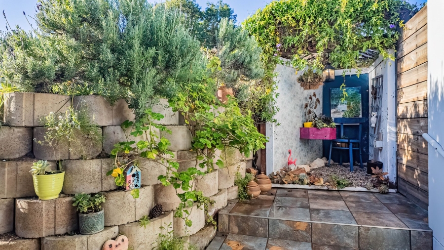 5 Bedroom Property for Sale in Fraaiuitsig Western Cape